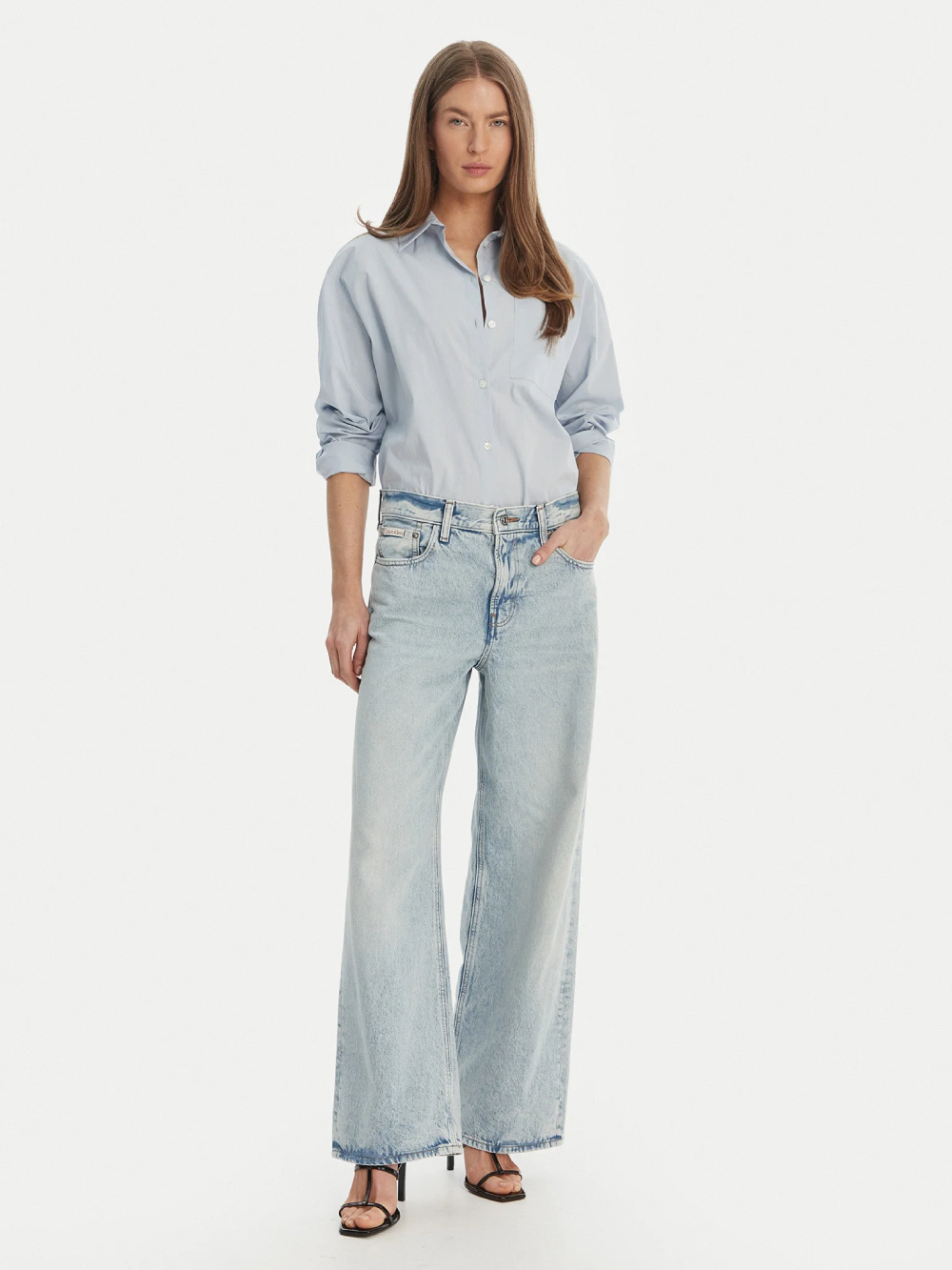 detail Calvin Klein dámske modré baggy džínsy