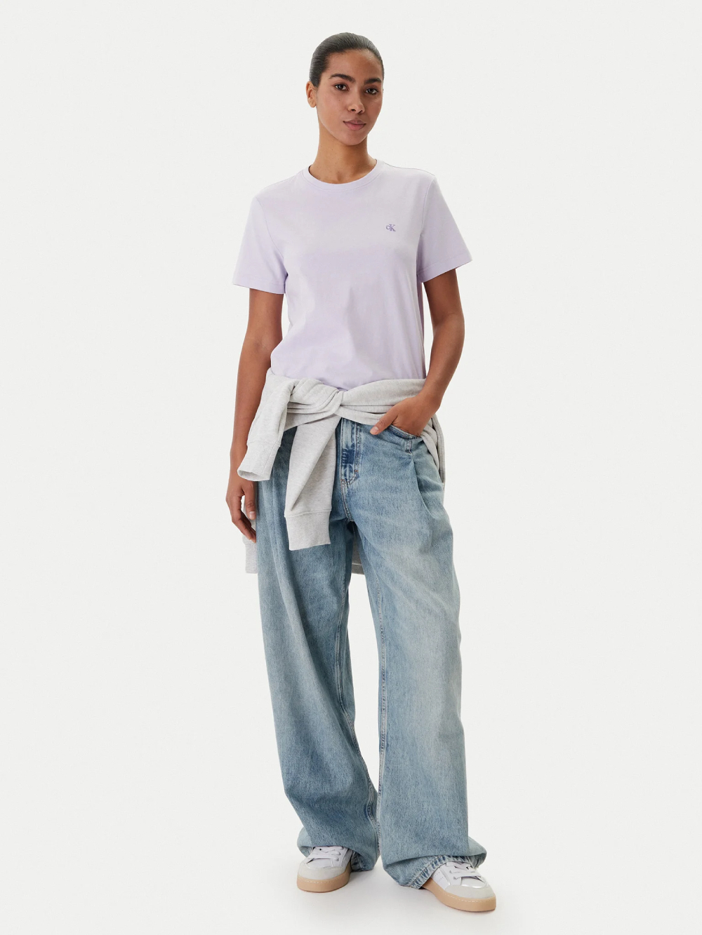 detail Calvin Klein dámske fialové tričko