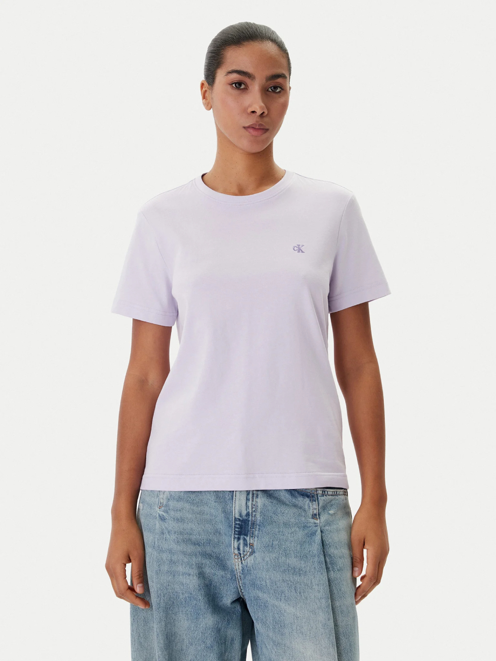 detail Calvin Klein dámske fialové tričko