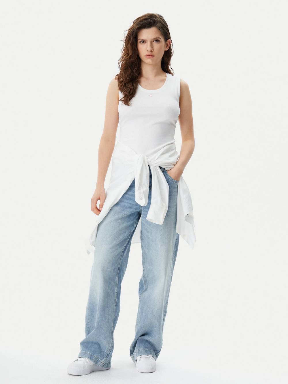 detail Tommy Jeans dámsky biely top