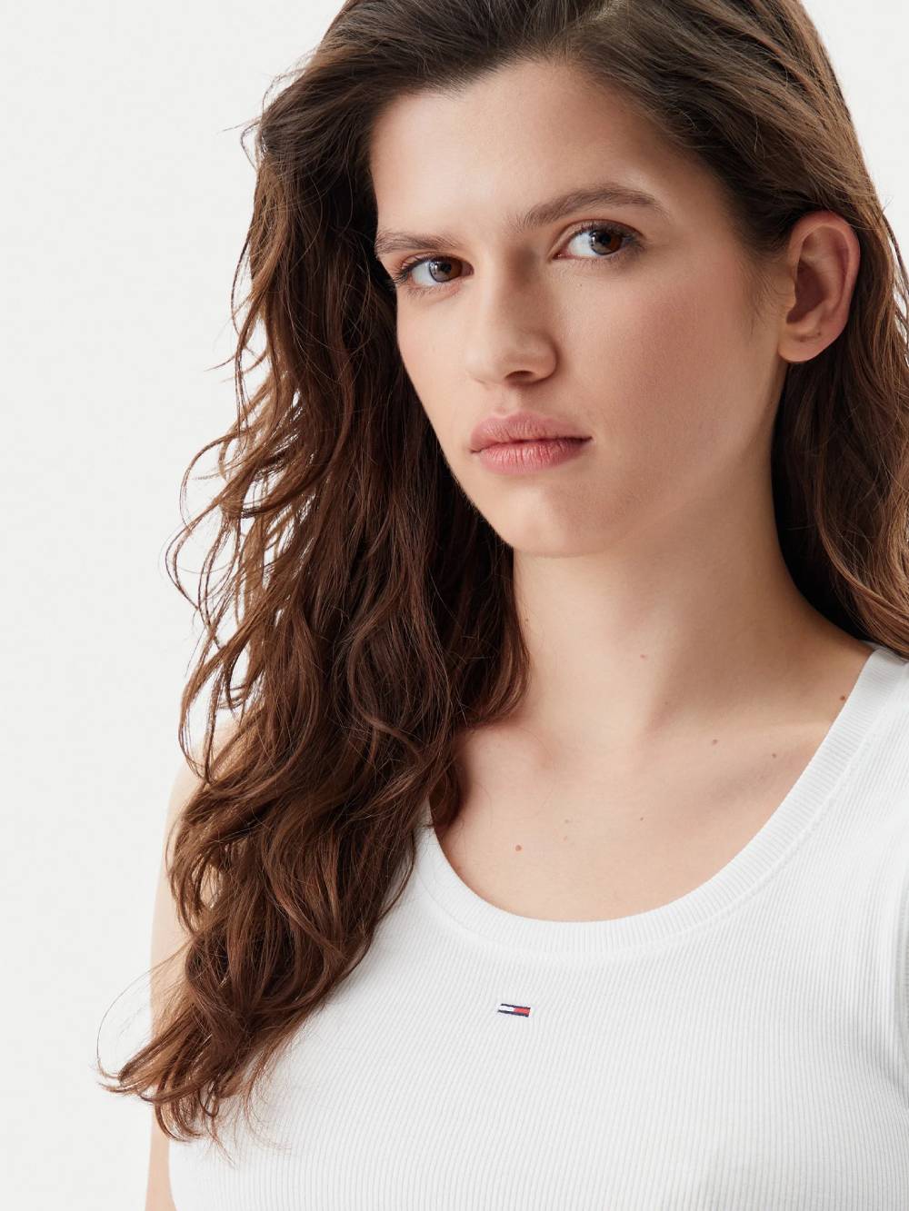 detail Tommy Jeans dámsky biely top