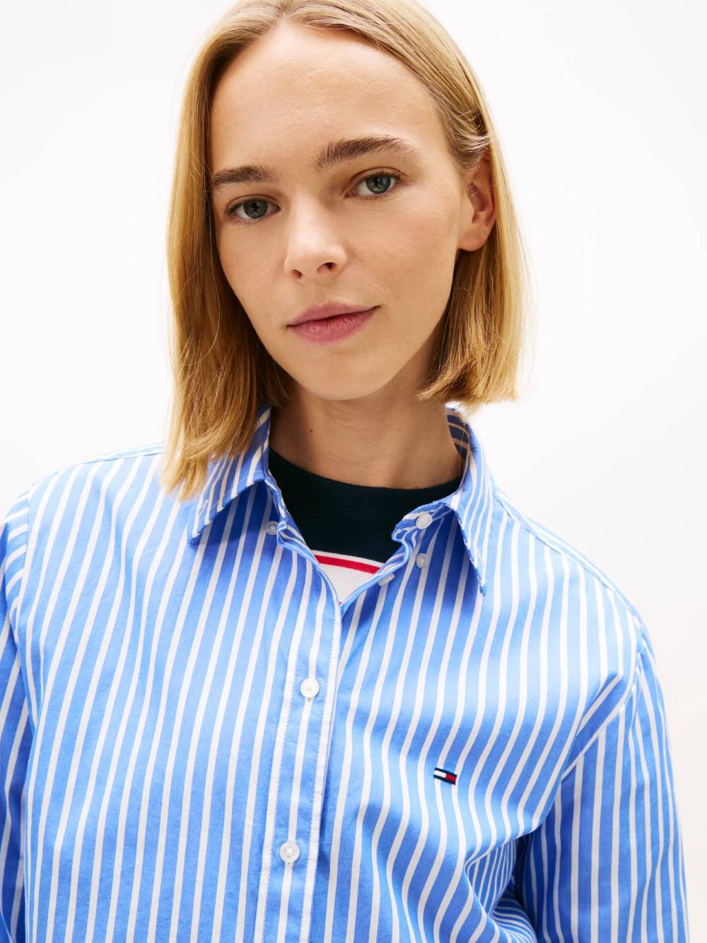 detail Tommy Jeans dámska pruhovaná košeľa