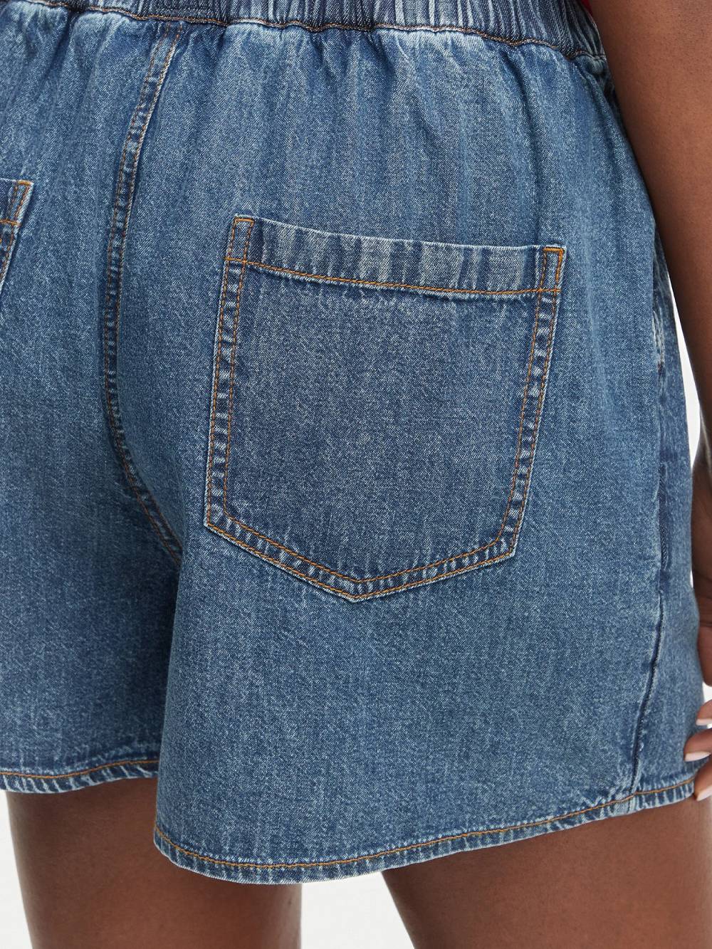 detail Tommy Jeans dámske džínsové šortky