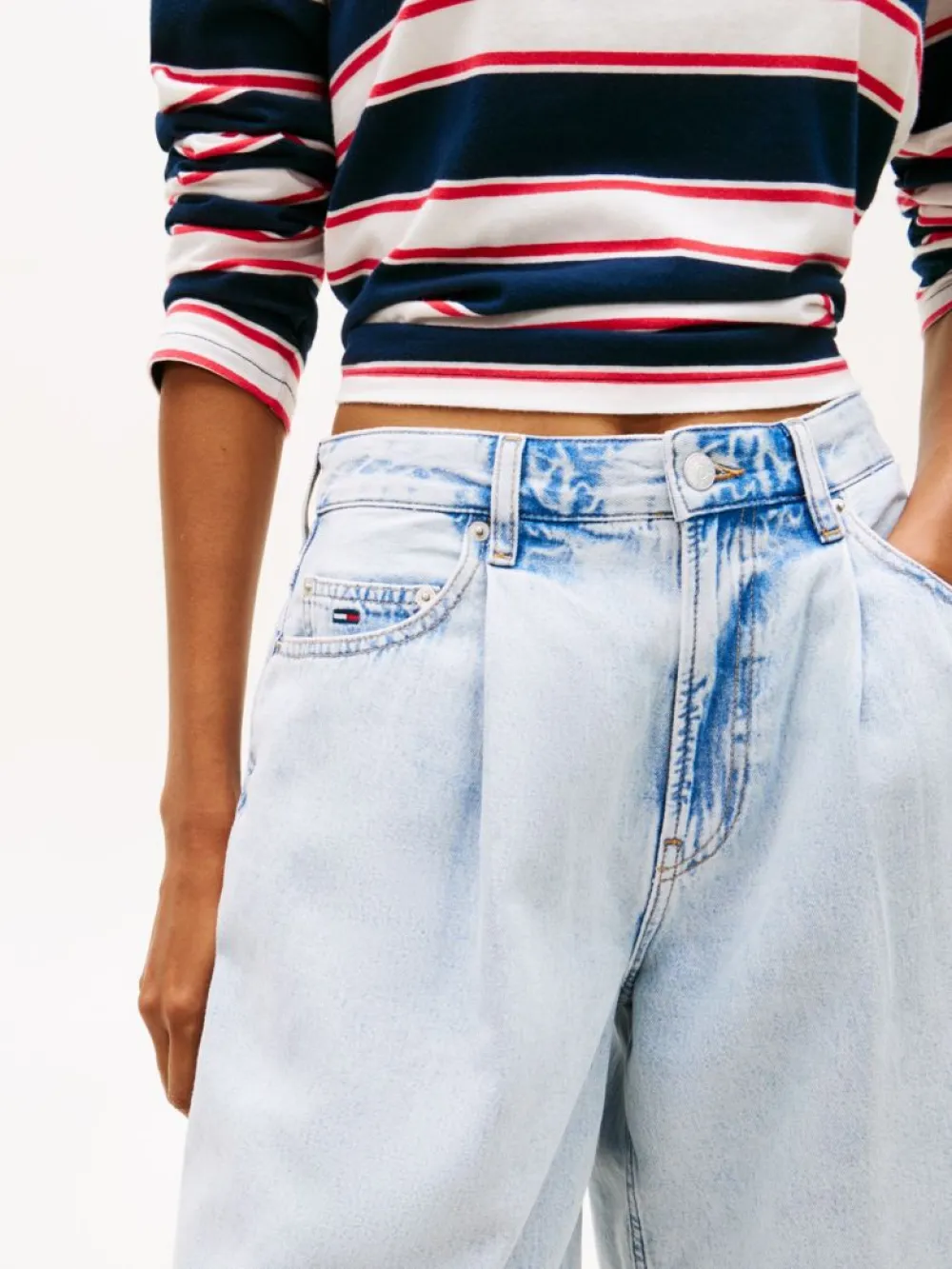 detail Tommy Jeans dámske džínsové kraťasy