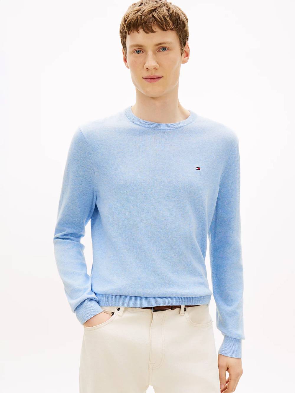 detail Tommy Hilfiger pánsky svetlo modrý sveter