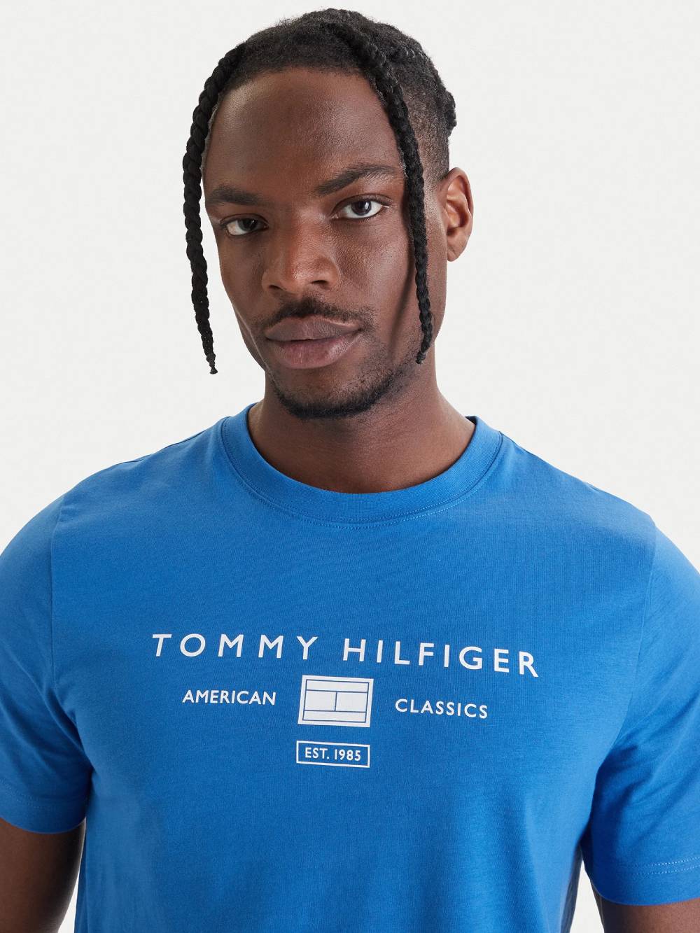 detail Tommy Hilfiger pánske modré tričko