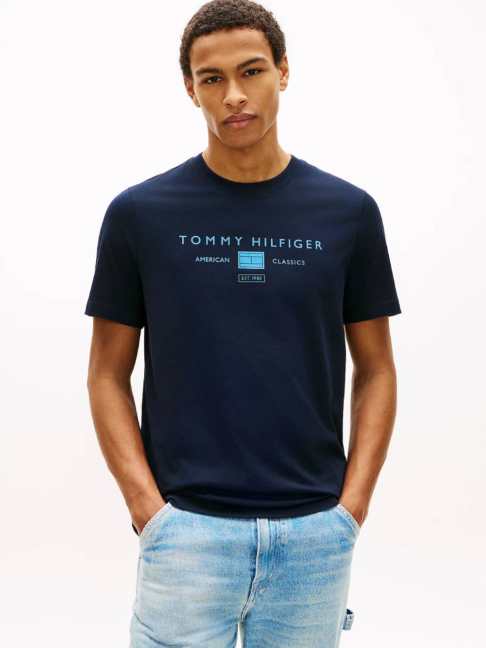 detail Tommy Hilfiger pánske modré tričko