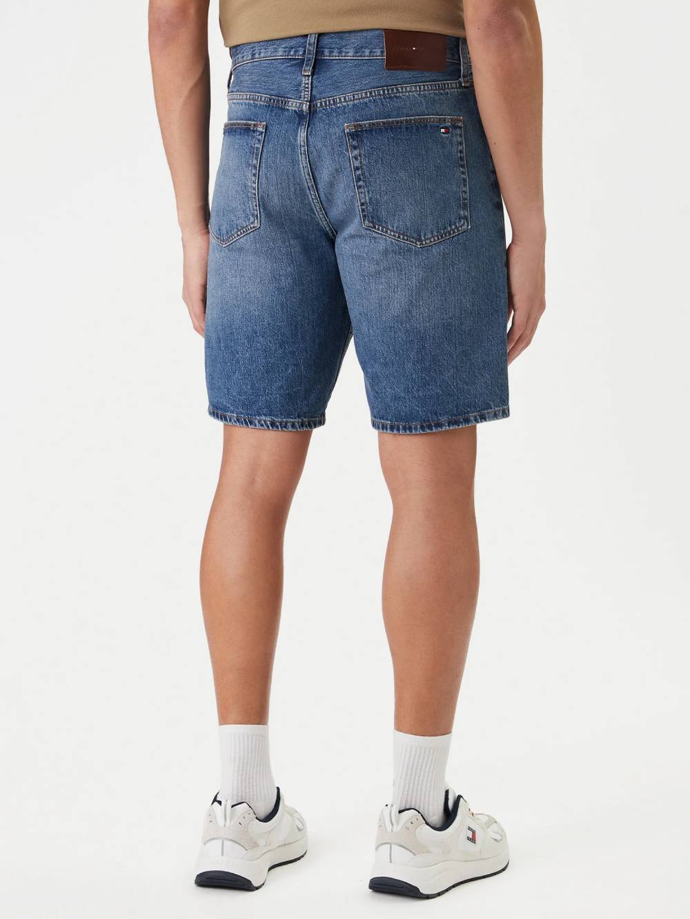 detail Tommy Hilfiger pánske džínsové kraťasy