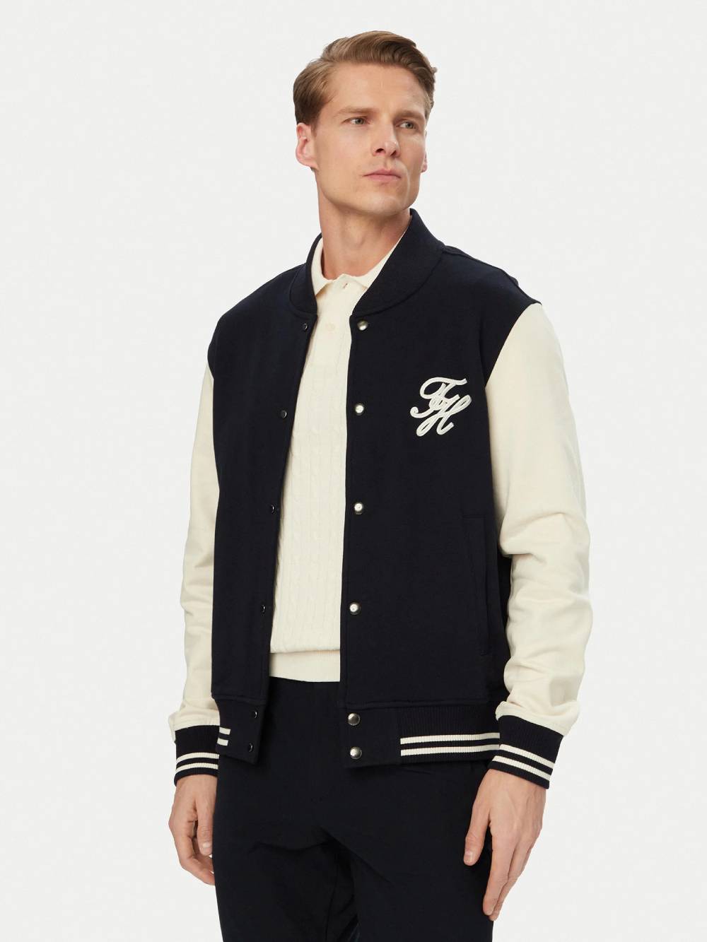 detail Tommy Hilfiger pánska tmavomodrá mikina