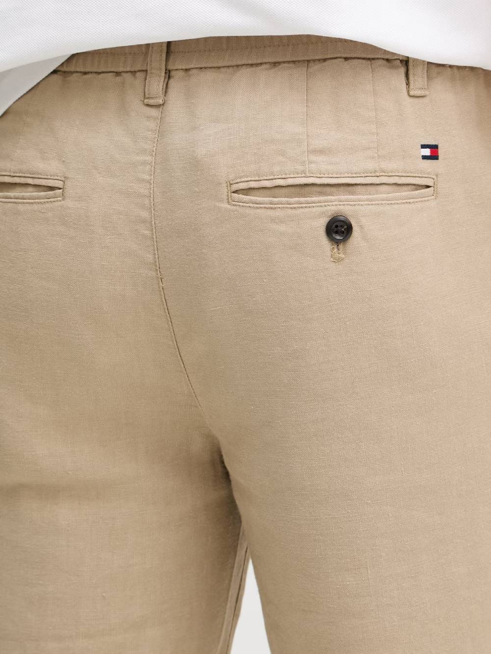 detail Tommy Hilfiger pánske béžové nohavice 