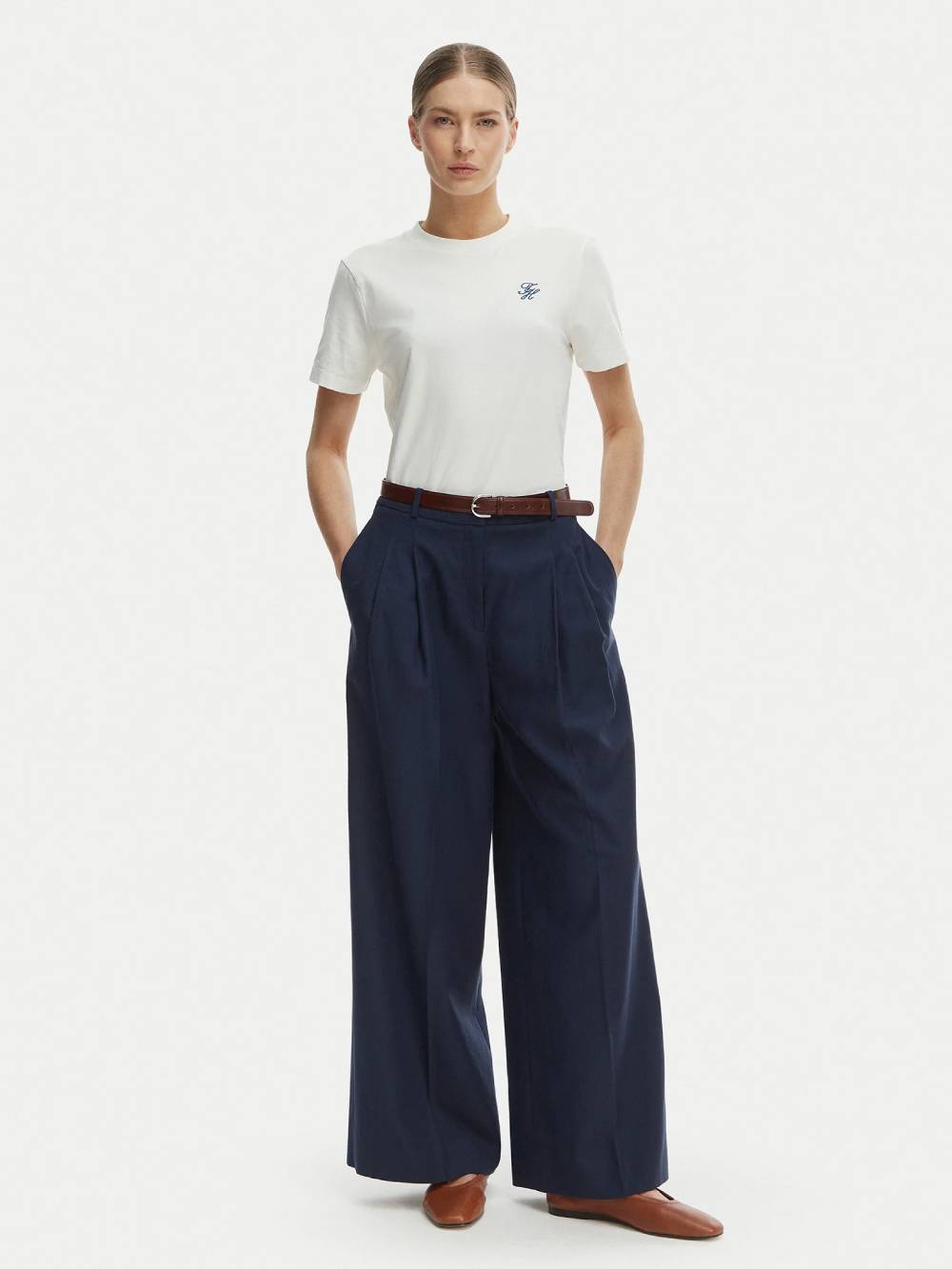 detail Tommy Hilfiger dámske biele tričko
