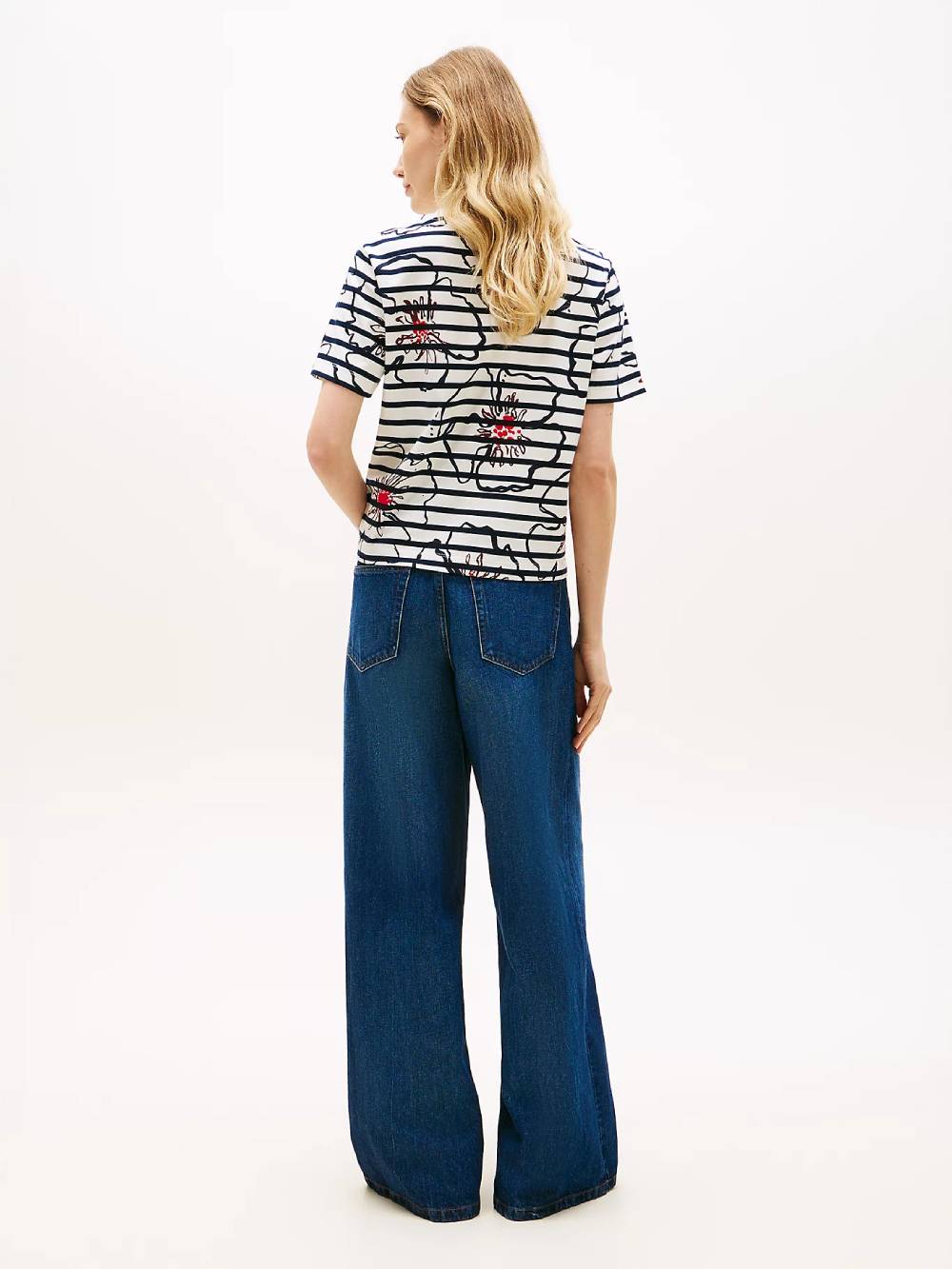 detail Tommy Hilfiger dámske kvetované tričko
