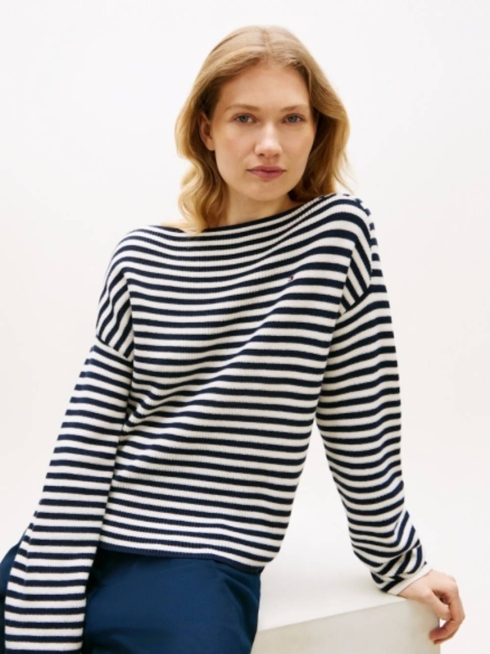 detail Tommy Hilfiger dámsky pruhovaný sveter