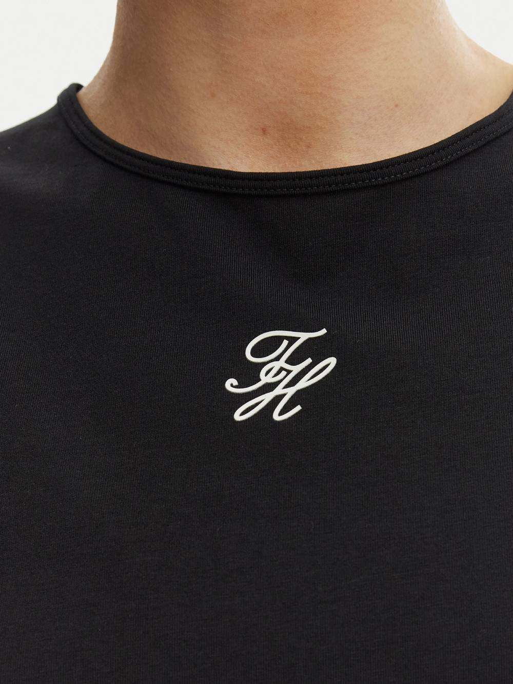 detail Tommy Hilfiger dámske čierne tričko