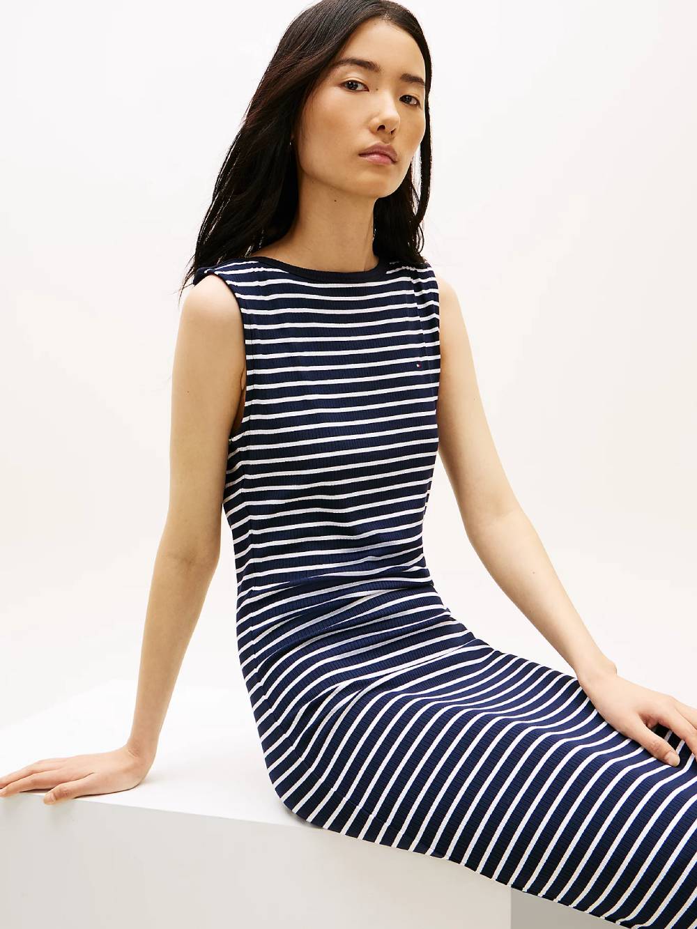 detail Tommy Hilfiger dámske pruhované šaty
