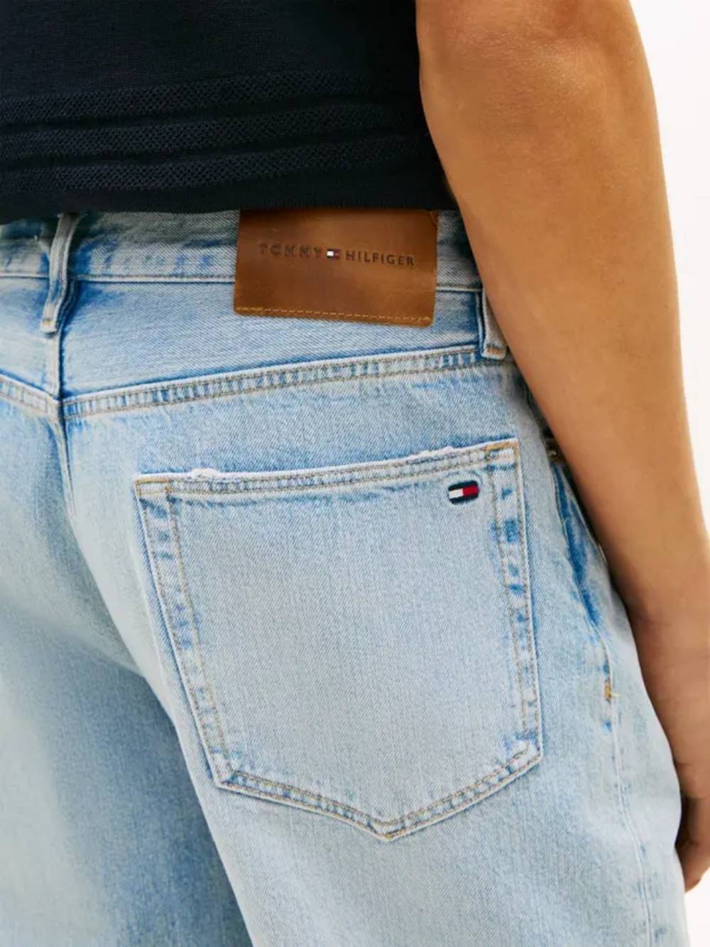 detail Tommy Hilfiger pánske džínsy