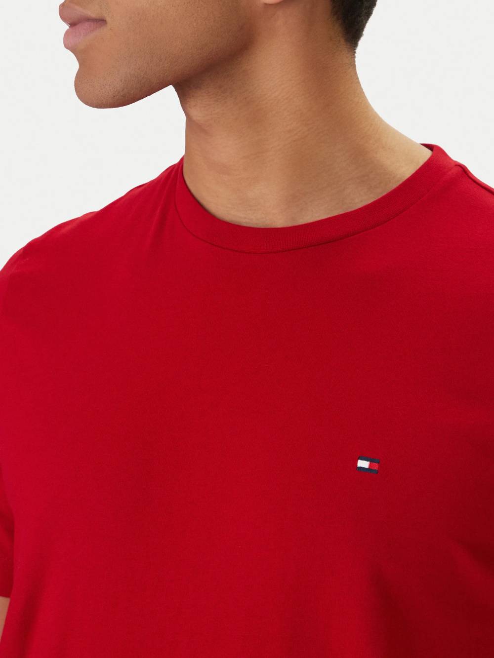 detail Tommy Hilfiger pánske červené tričko