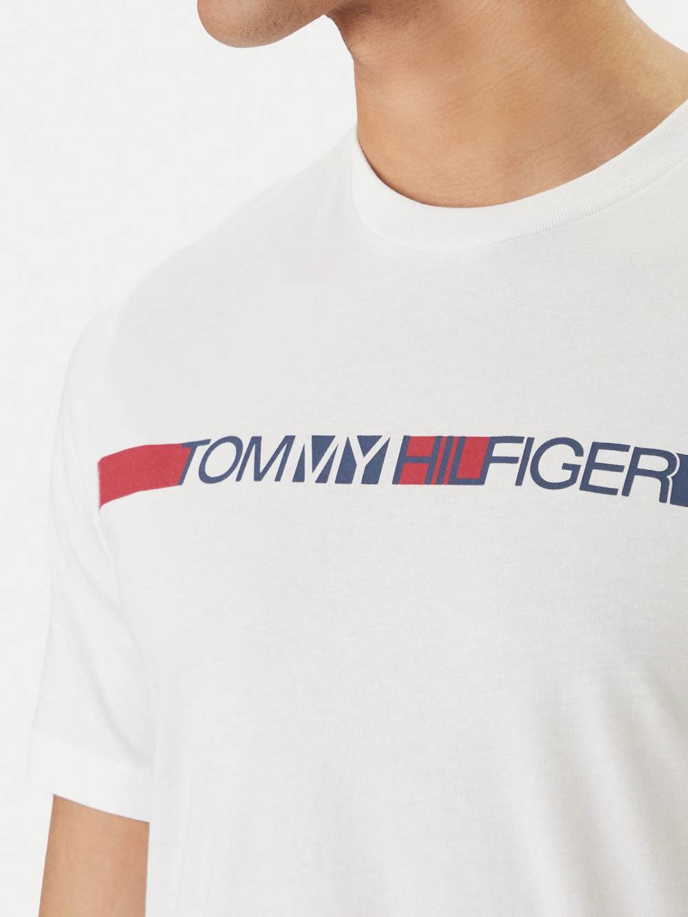 detail Tommy Hilfiger pánske biele tričko