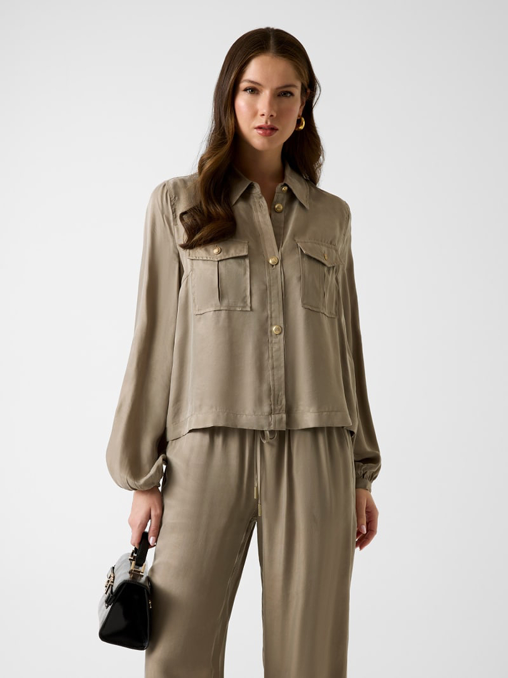 detail Guess dámska khaki košeľa 