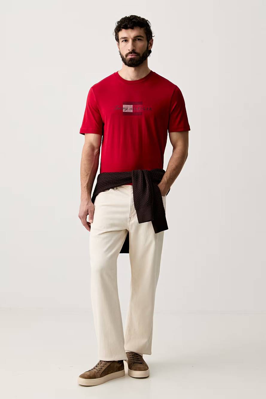 detail Tommy Hilfiger pánske červené tričko