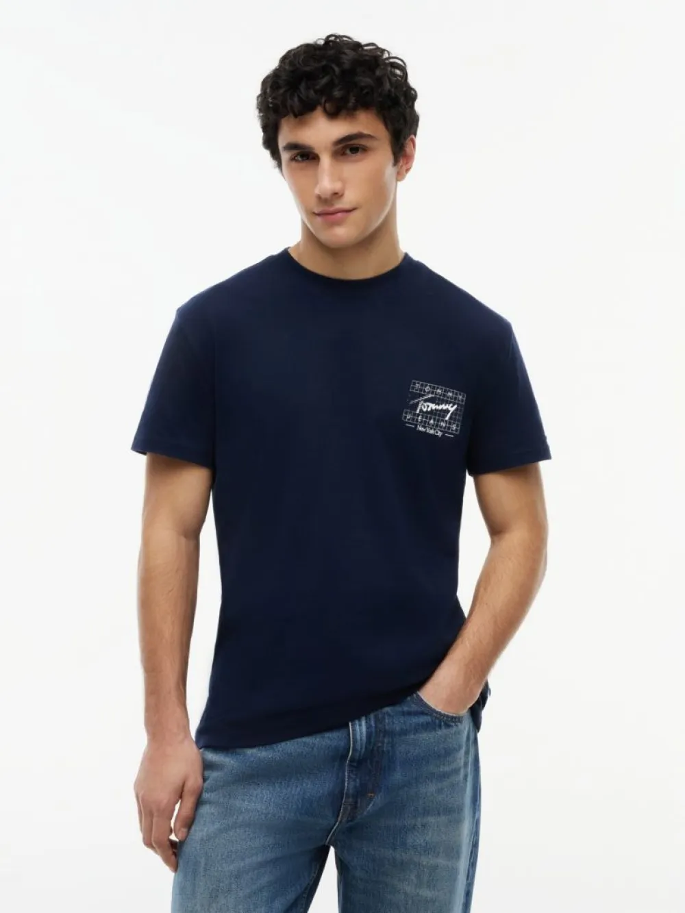 detail Tommy Jeans pánske tmavo modré tričko