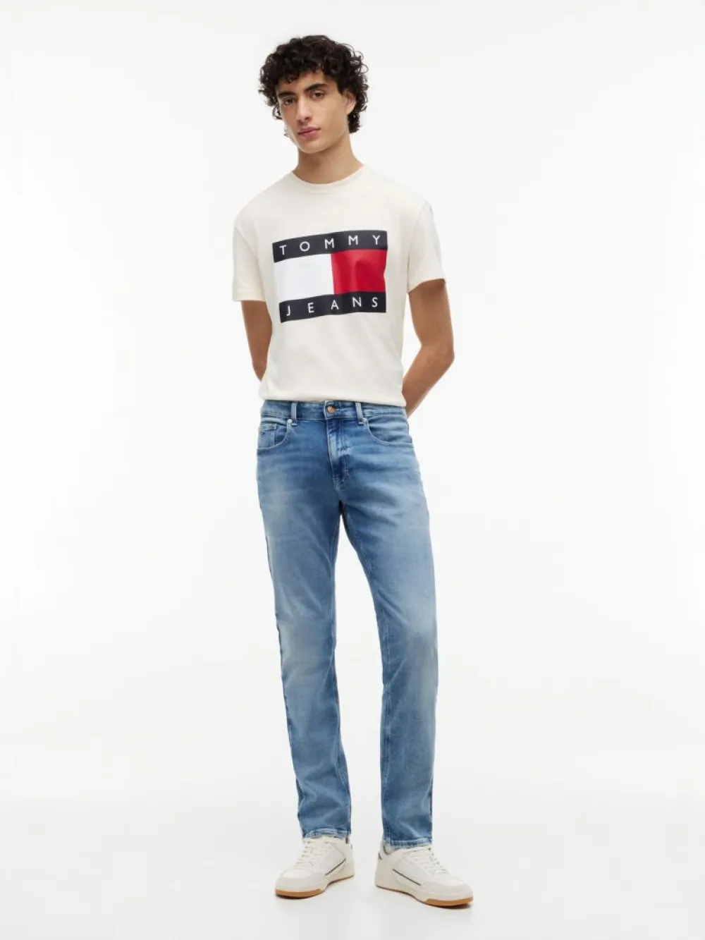detail Tommy Jeans pánske modré džínsy