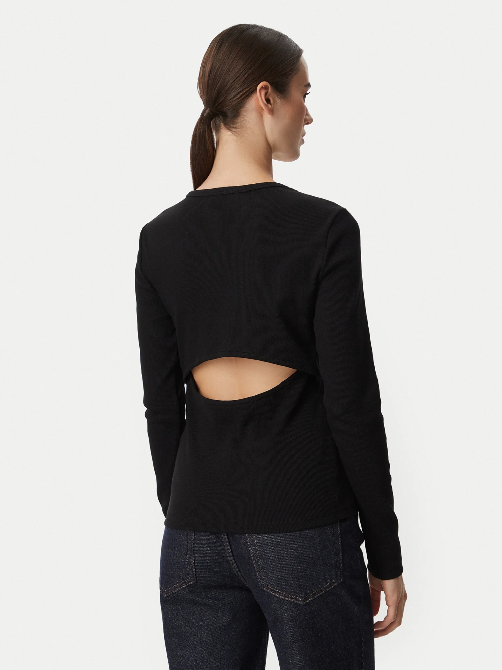 detail Calvin Klein dámske čierne tričko