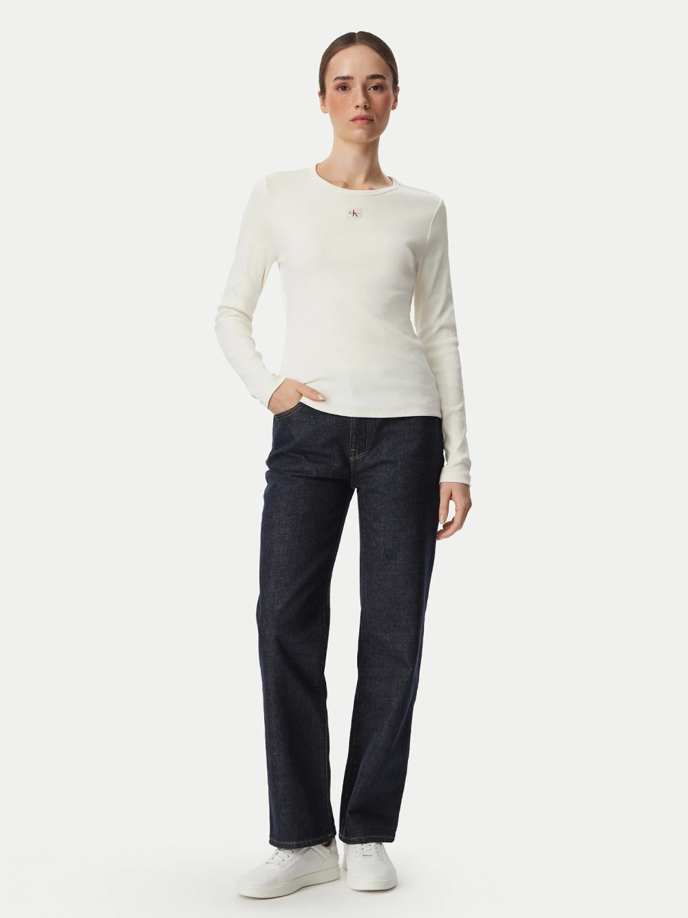 detail Calvin Klein dámske biele tričko