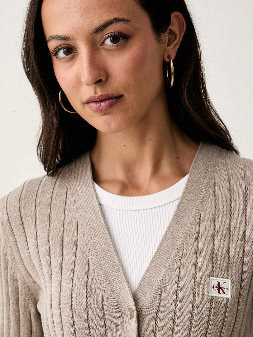detail Calvin Klein dámsky béžový kardigán
