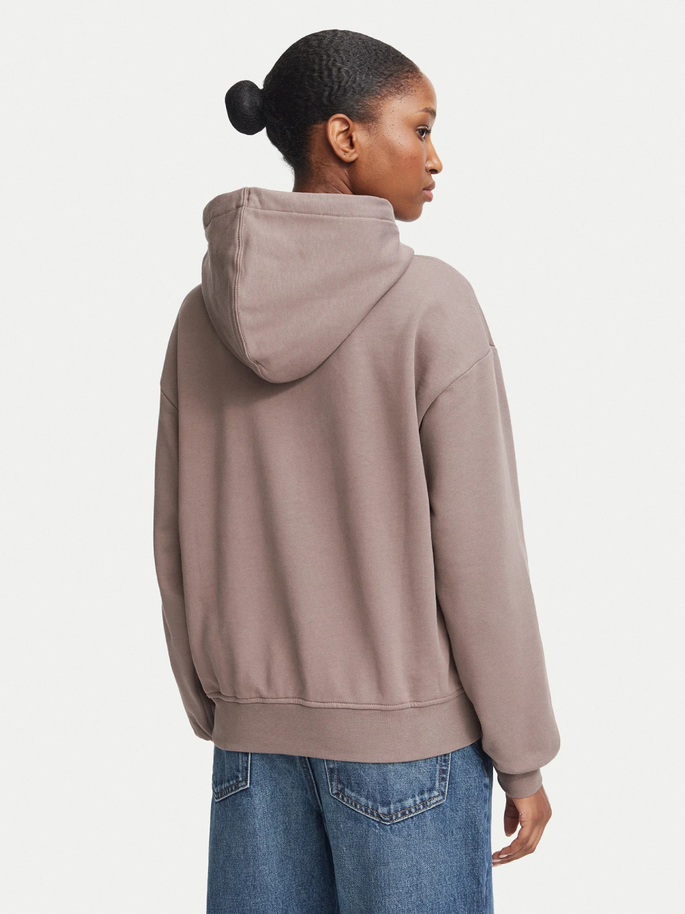 detail Calvin Klein dámska hnedá mikina