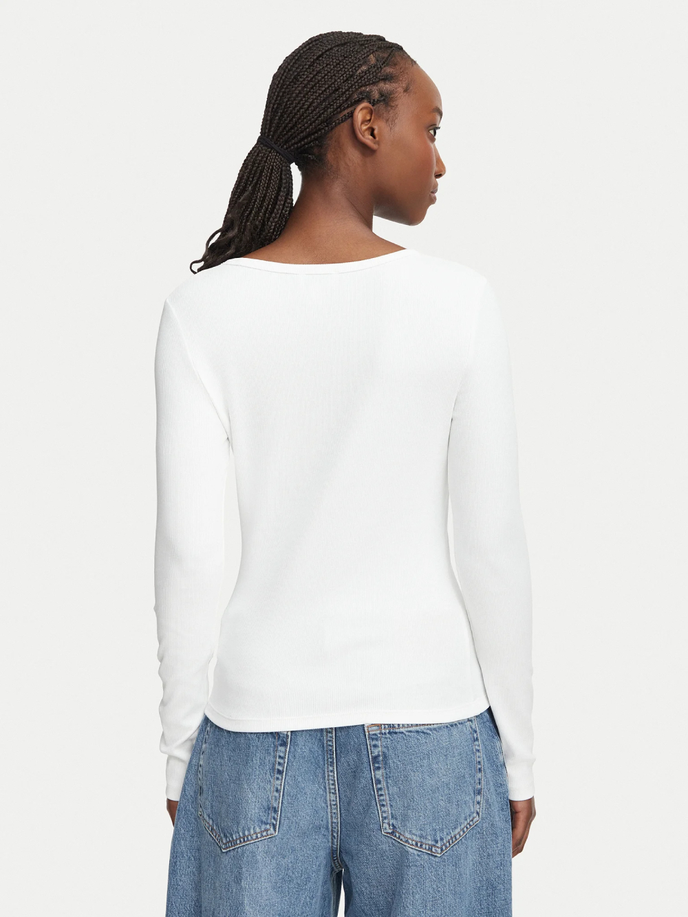 detail Calvin Klein dámske biele tričko