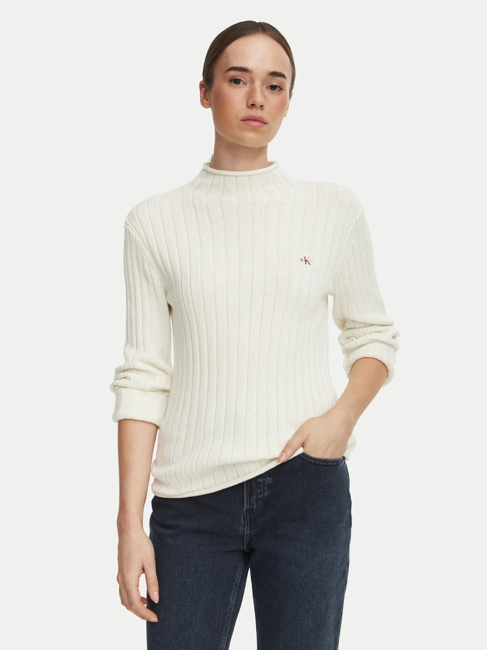 detail Calvin Klein dámsky krémový sveter