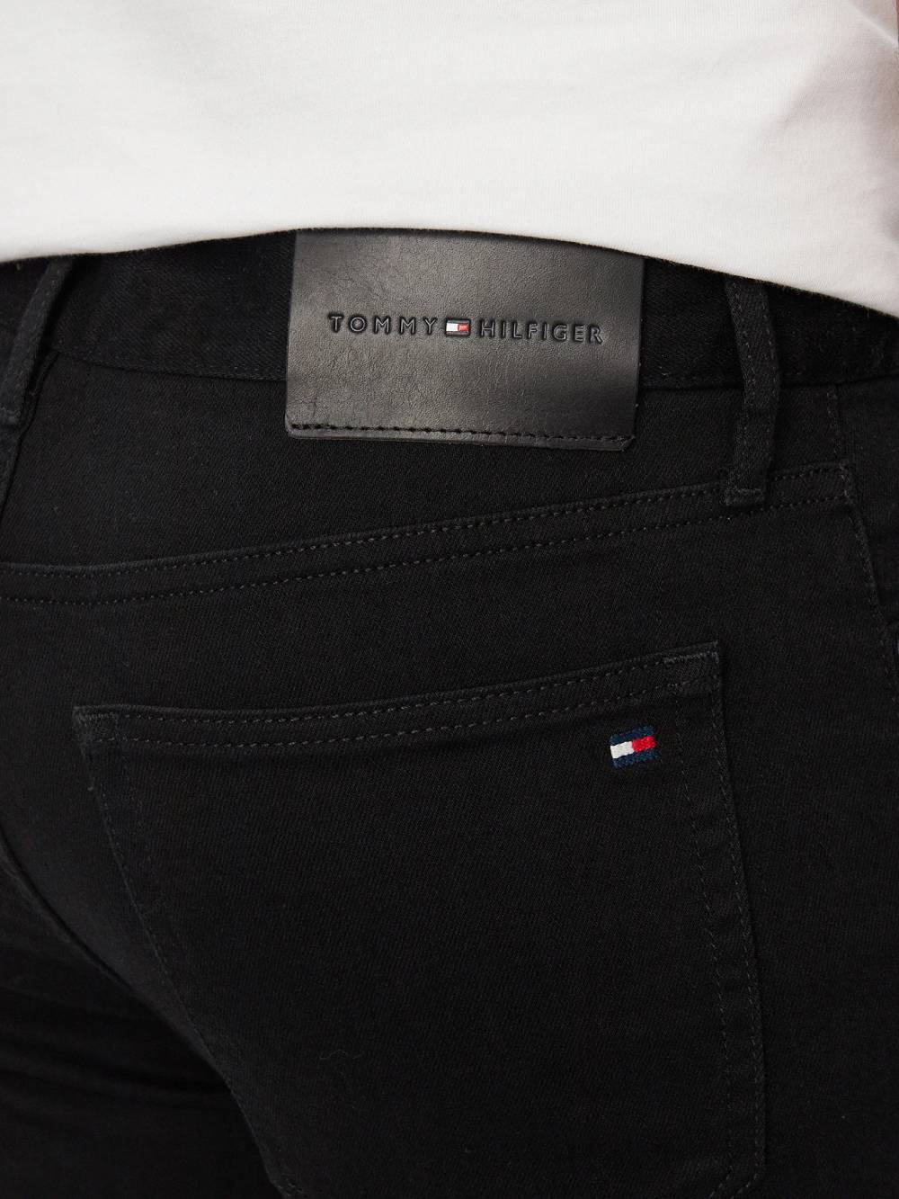 detail Tommy Hilfiger pánske čierne džínsy