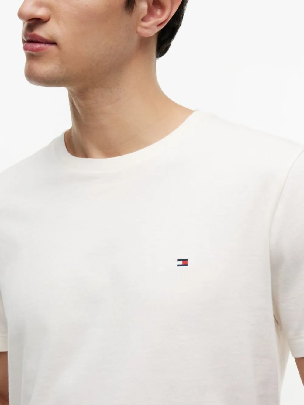 detail Tommy Hilfiger pánske krémové tričko