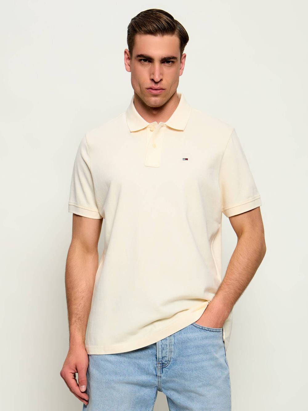 detail Tommy Jeans pánske krémové polo tričko