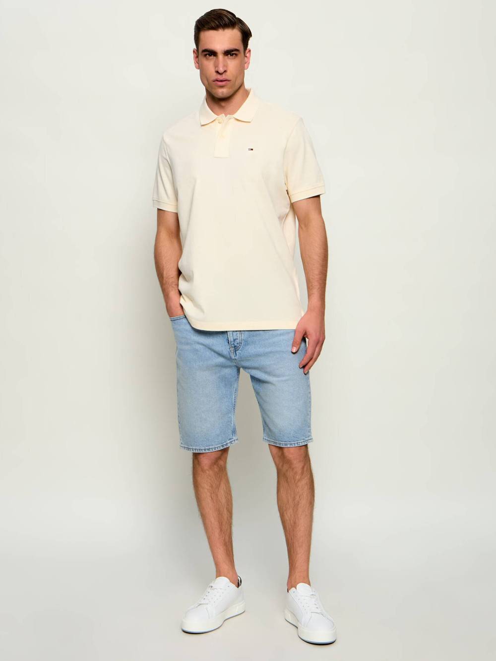 detail Tommy Jeans pánske krémové polo tričko