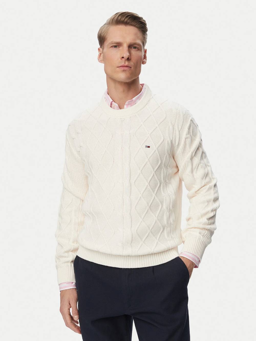detail Tommy Jeans pánsky krémový sveter