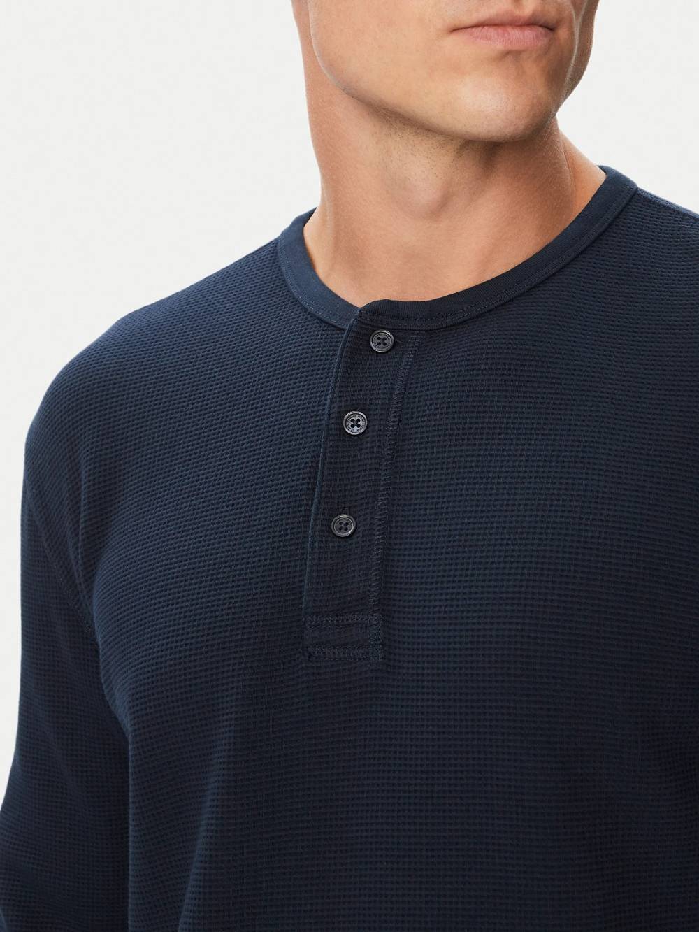 detail TJM REG WASHED WAFFLE HENLEY