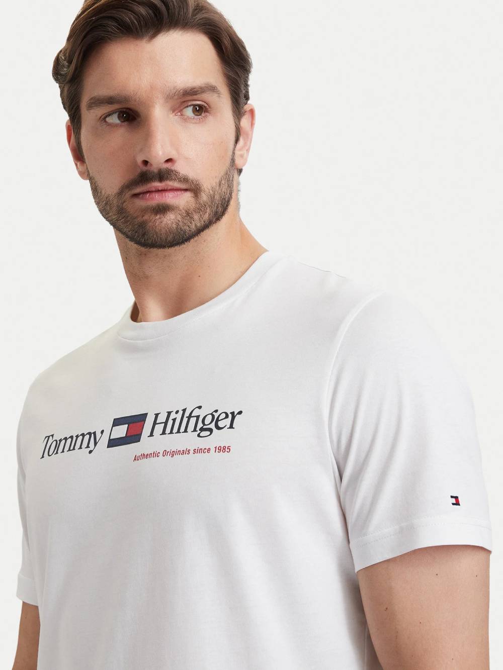 detail Tommy Hilfiger pánske biele tričko