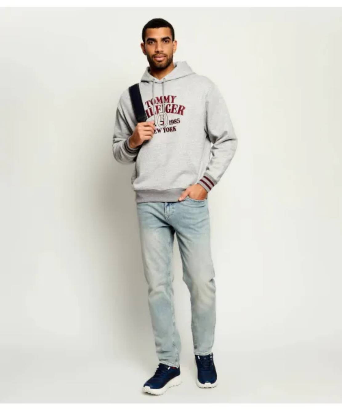 detail Tommy Hilfiger pánska šedá mikina