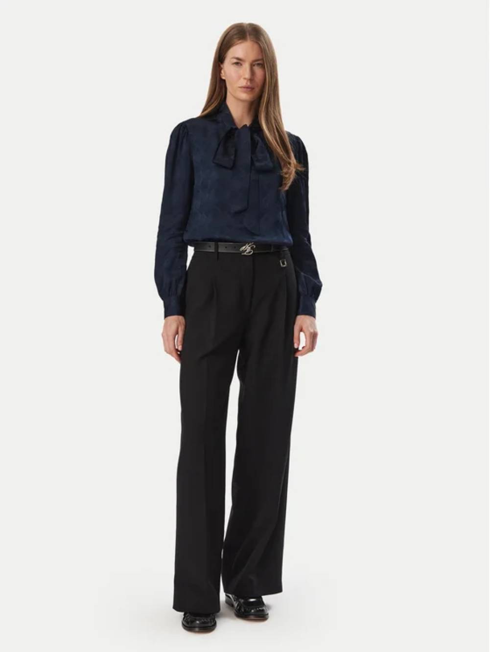 detail Tommy Hilfiger dámska tmavo modrá blúzka