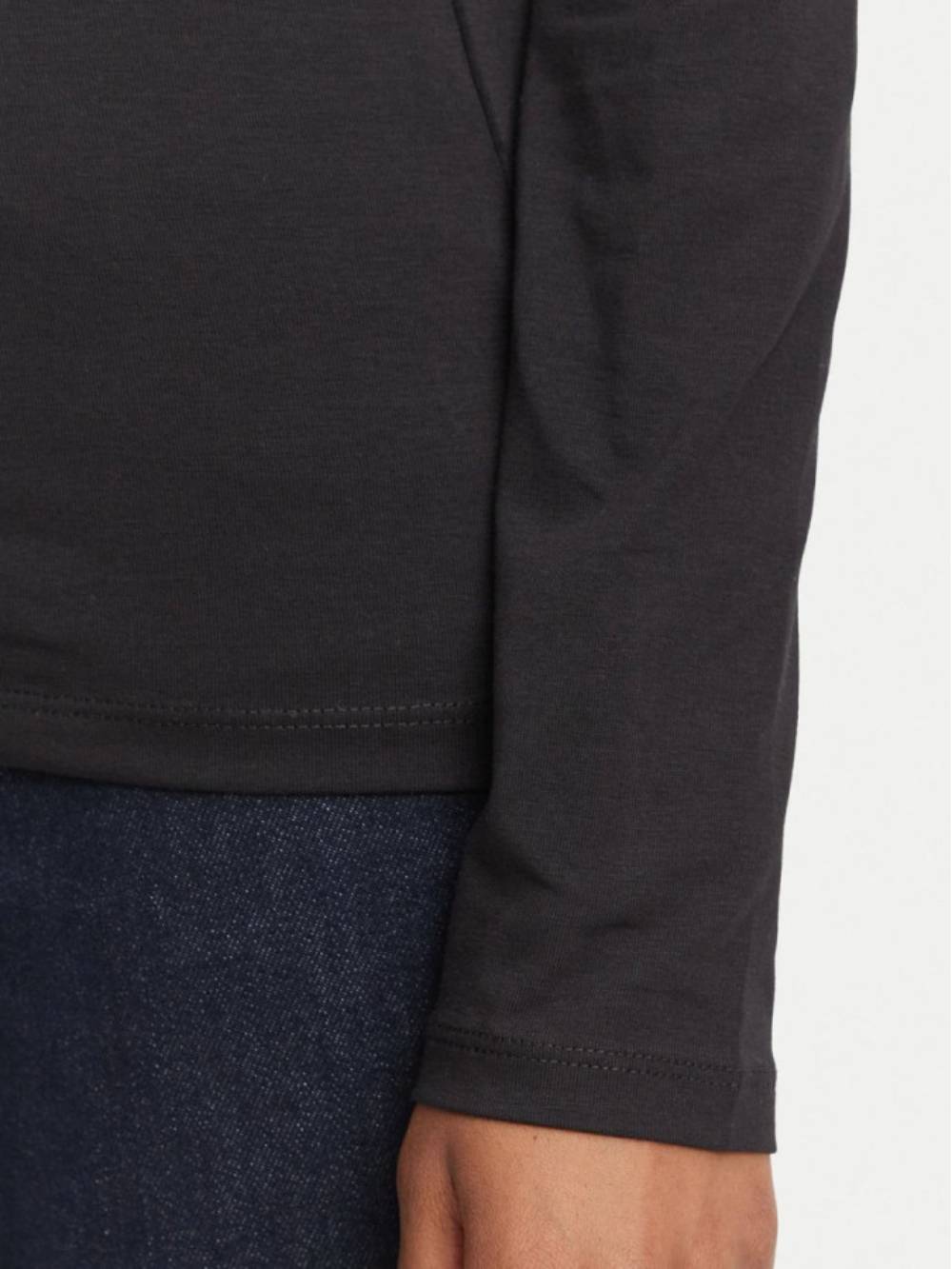 detail Guess dámske čierne tričko