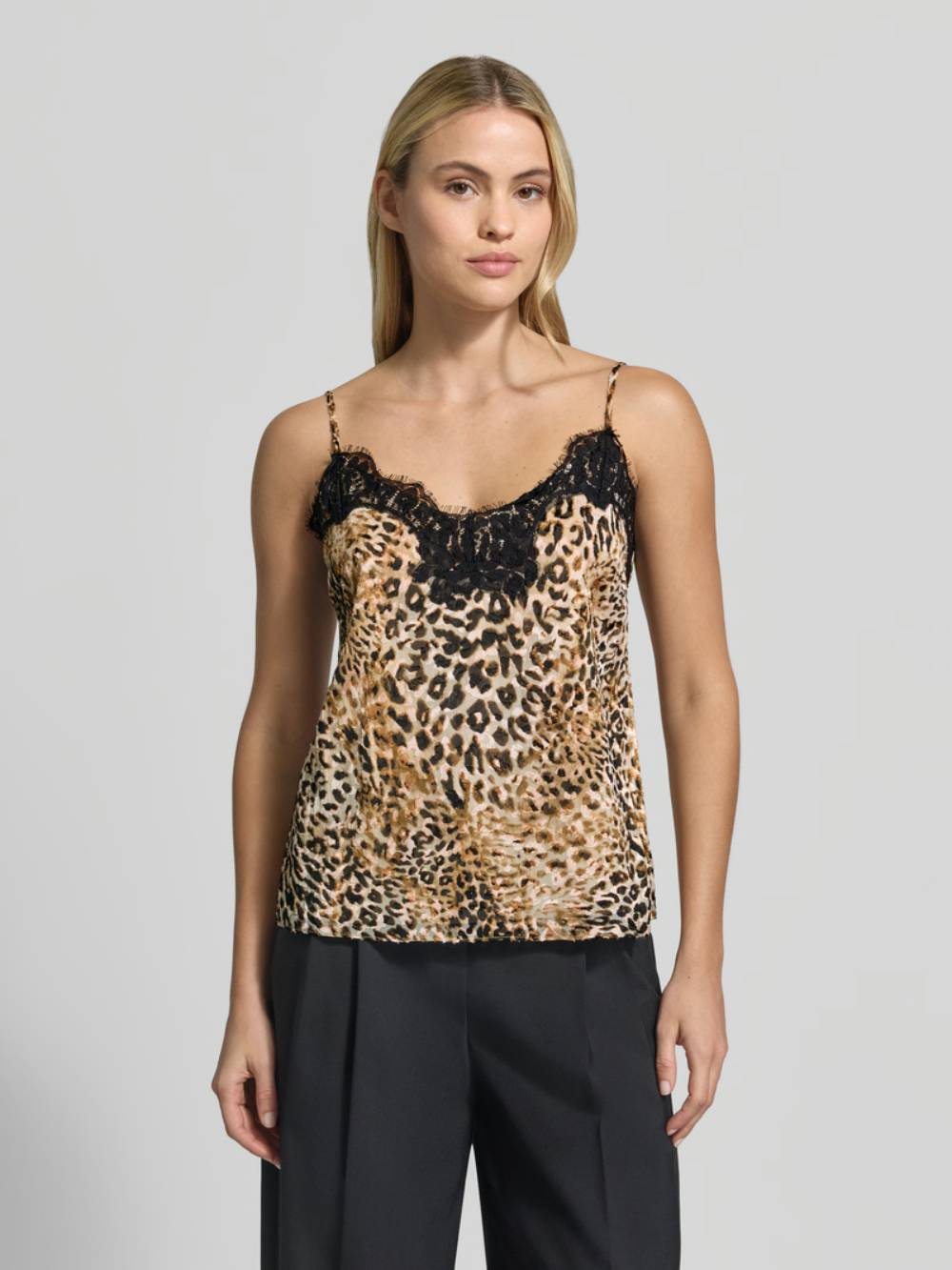 detail Guess dámsky vzorovaný top