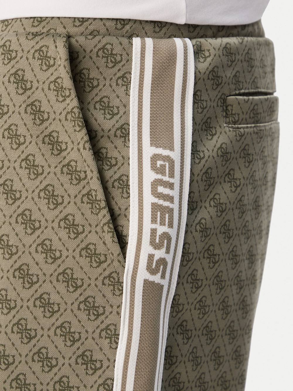 detail Guess pánske khaki tepláky