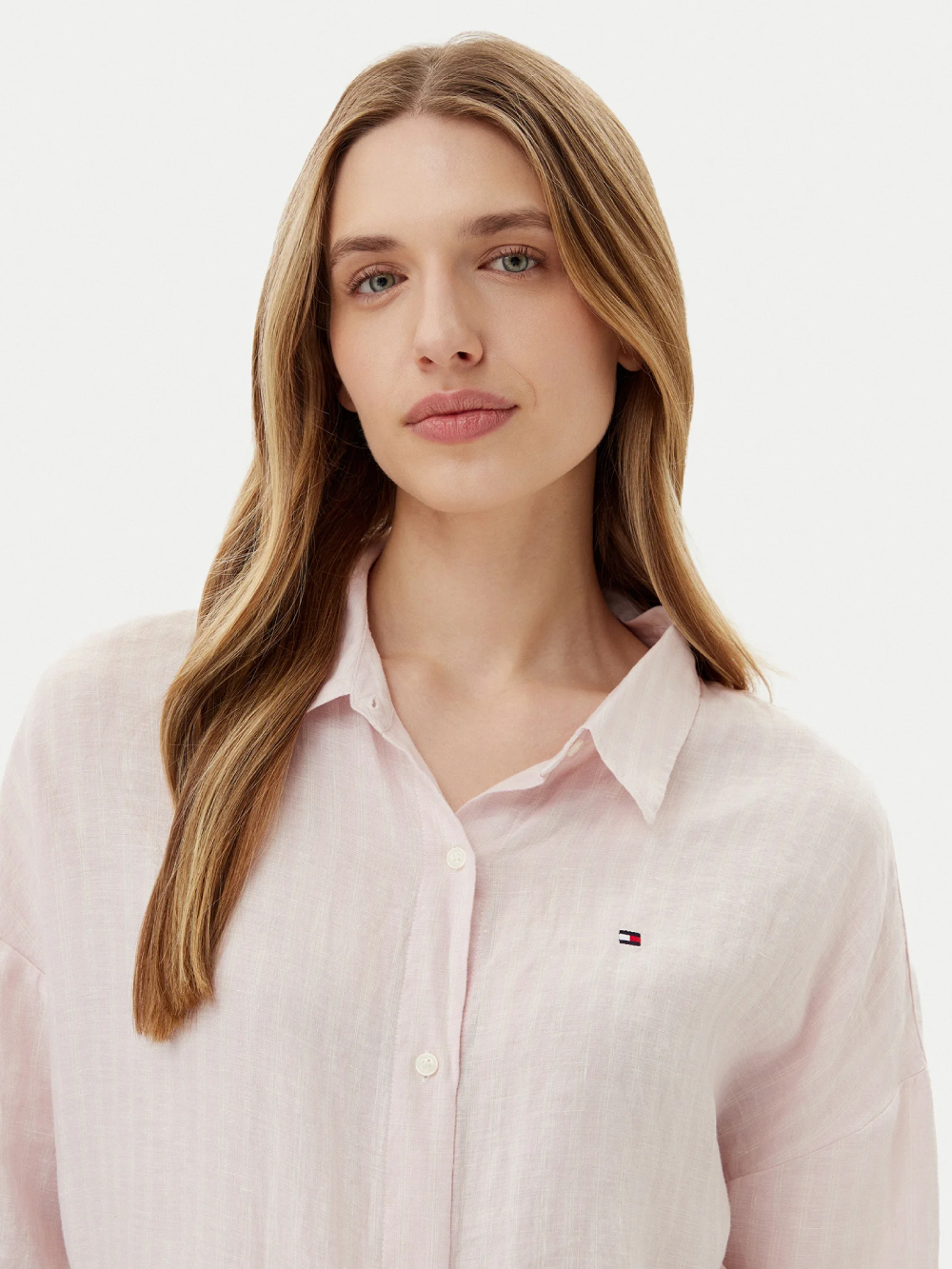 detail Tommy Hilfiger dámska ružová košeľa