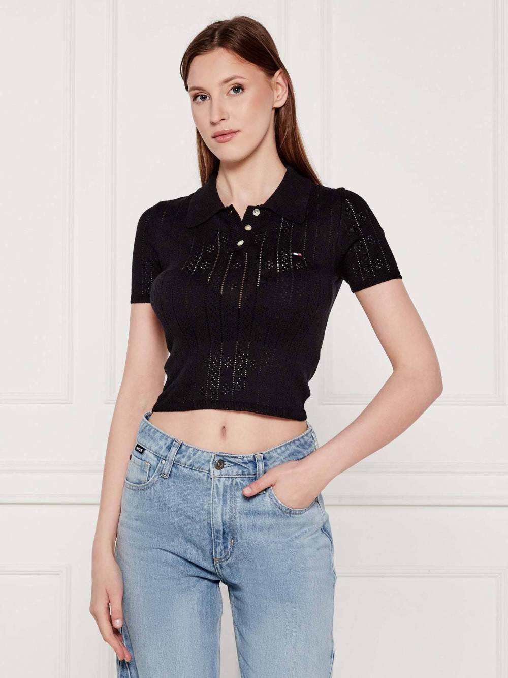 detail Tommy Jeans dámsky čierny sveter