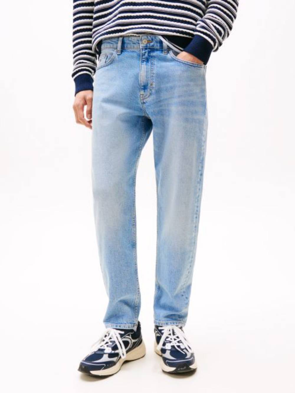 detail Tommy Jeans pánske modré džínsy