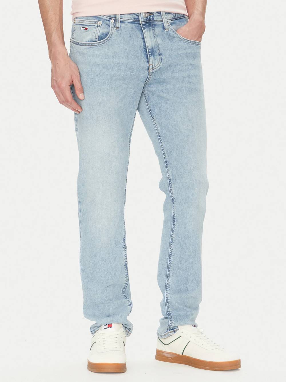 detail Tommy Jeans pánske modré džínsy