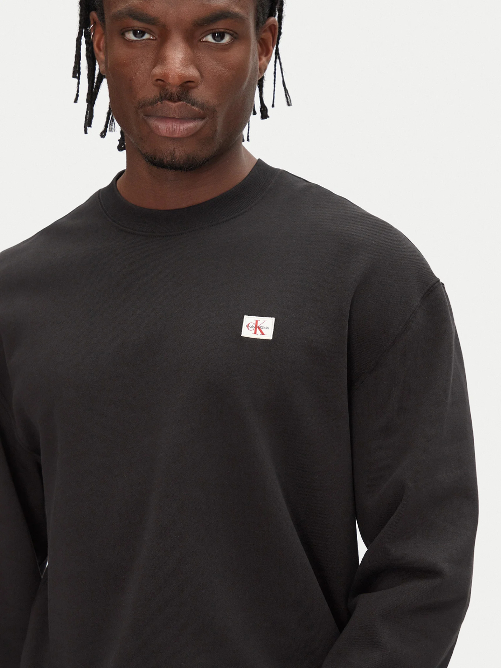 detail Calvin Klein pánska čierna mikina