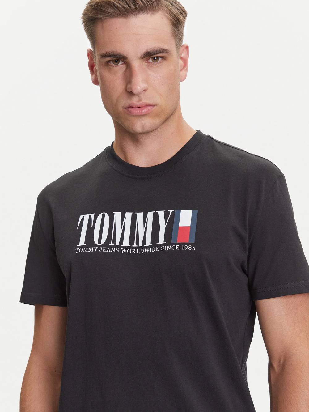 detail TJM REG TOMMY DNA FLAG TEE EXT